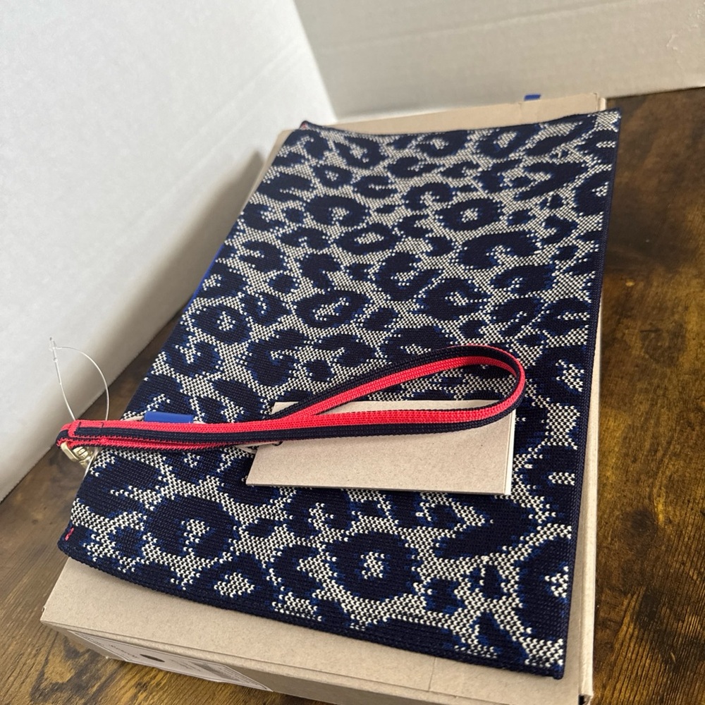 Rothy’s  Women’s The Wristlet Clutch Pouch in Indigo Cat  NEW Style 093-057